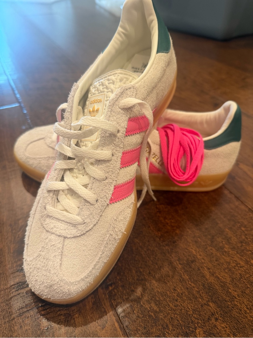 NWOT women’s gazelle Suede Sneakers in White with Pink Stripes and Gum Sole